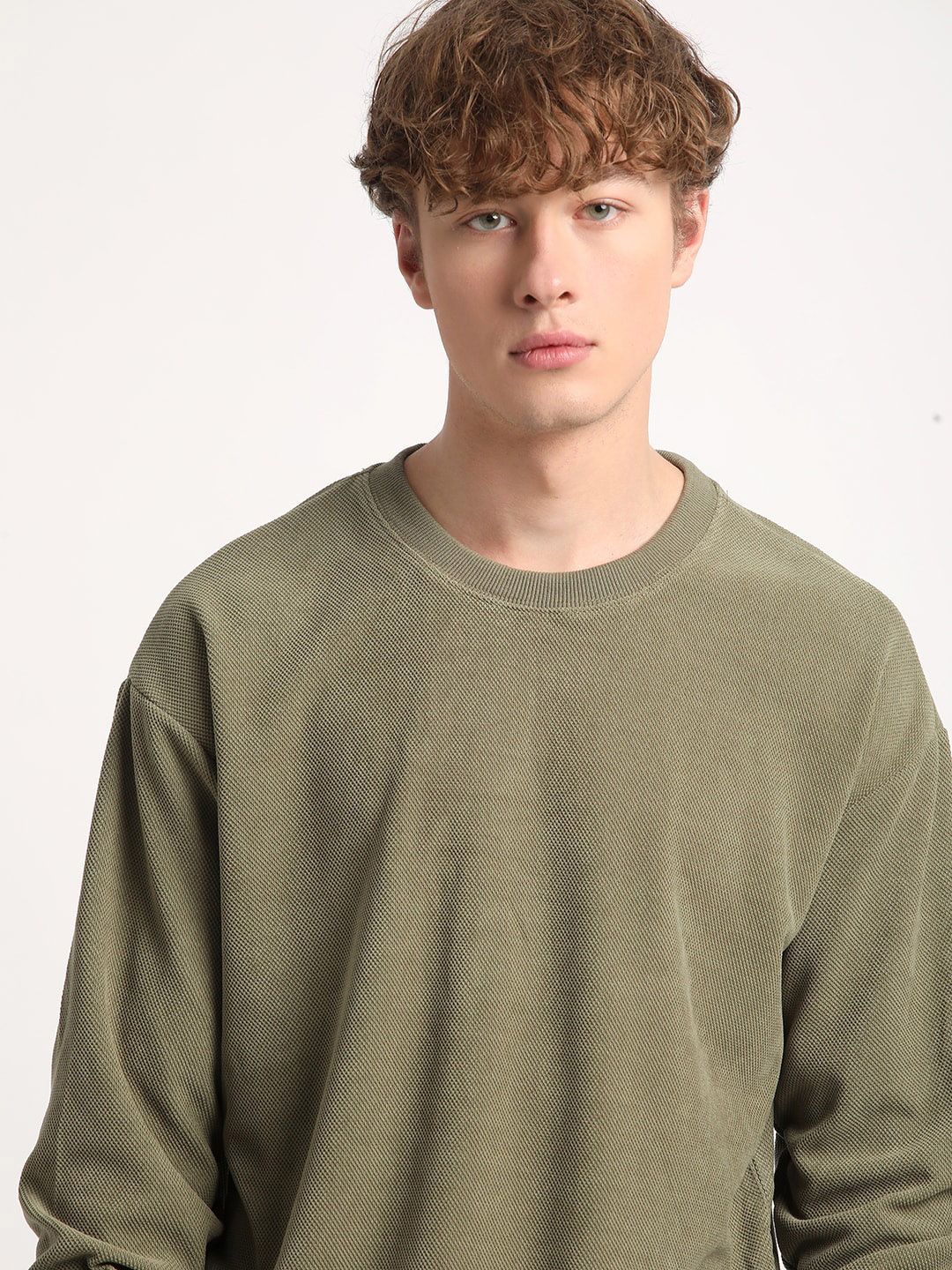 THE BEAR HOUSE Round Neck Pullover Sweatshirt