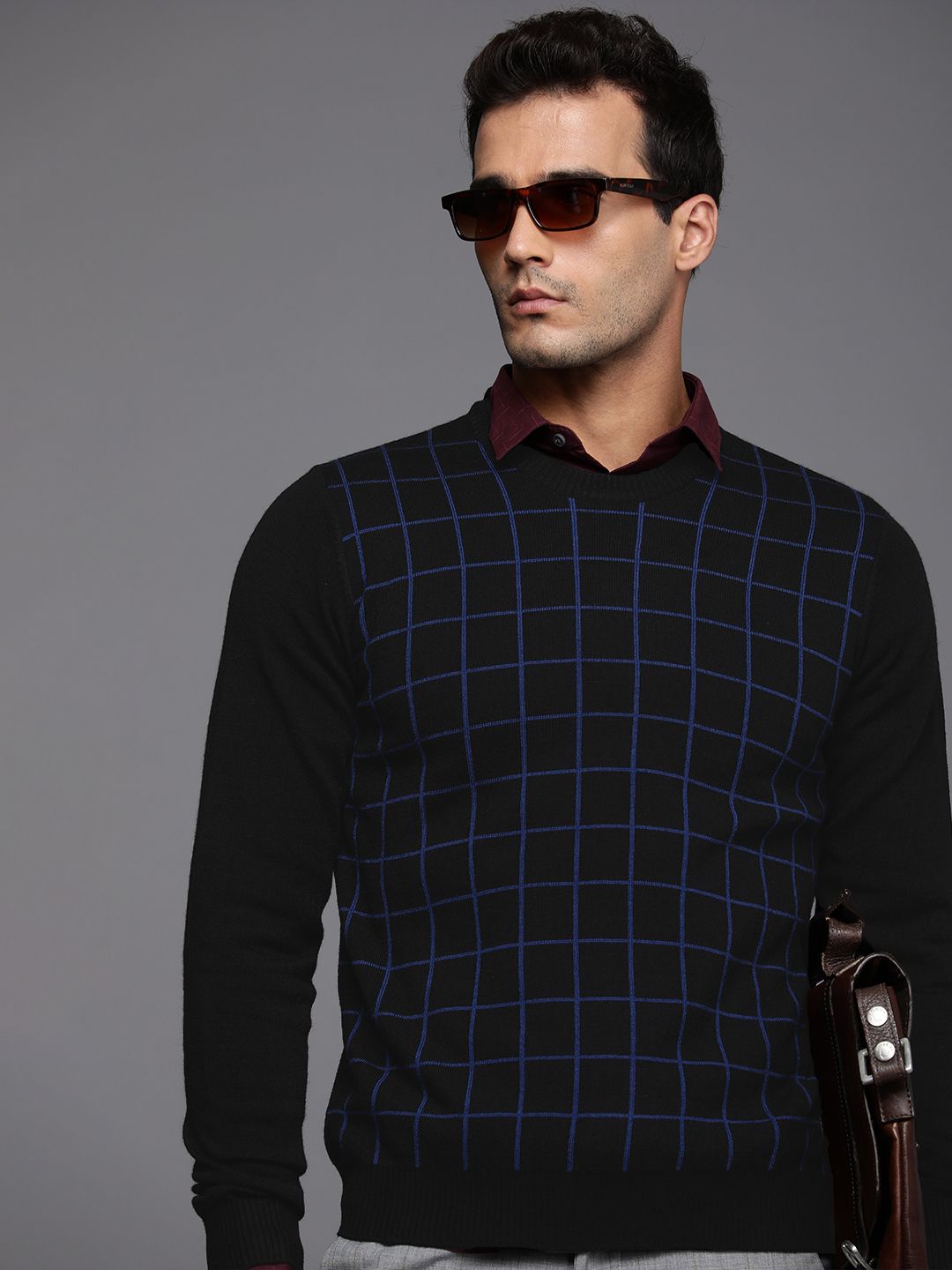 Raymond Men Black & Blue Checked Round Neck Long Sleeves Pullover
