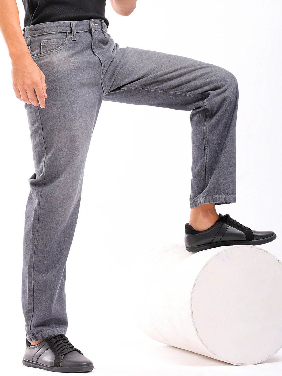 The Indian Garage Co Men Straight Fit No Fade Low Distress Cotton Jeans