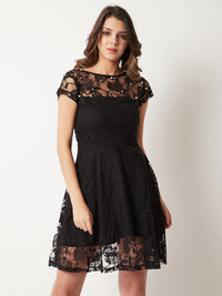 Miss Chase Black Lace Sisipkan Fit dan Flare Dress