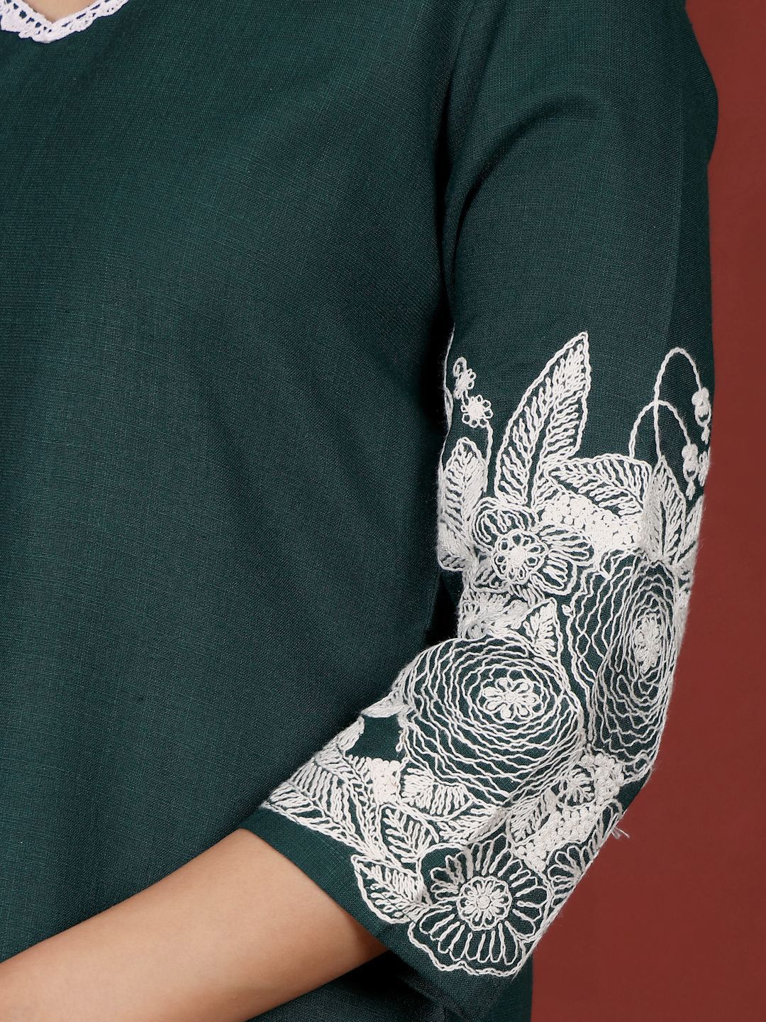 Varanga Women Thread Work Grandeur & Majestic Artwork Kurta
