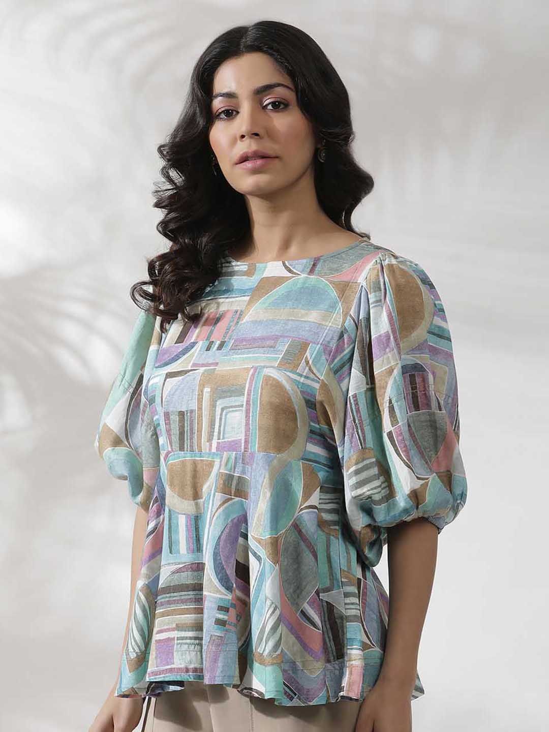 W Geometric Printed Puffed Sleeves Top