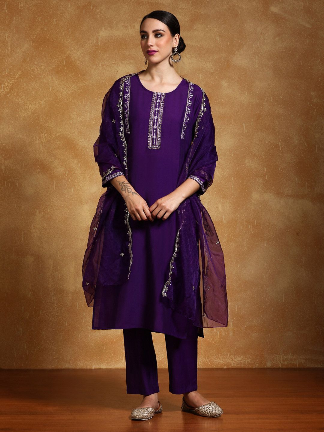 Varanga Women Ethnic Motifs Embroidered Thread Work Kurta with Trousers & With Dupatta