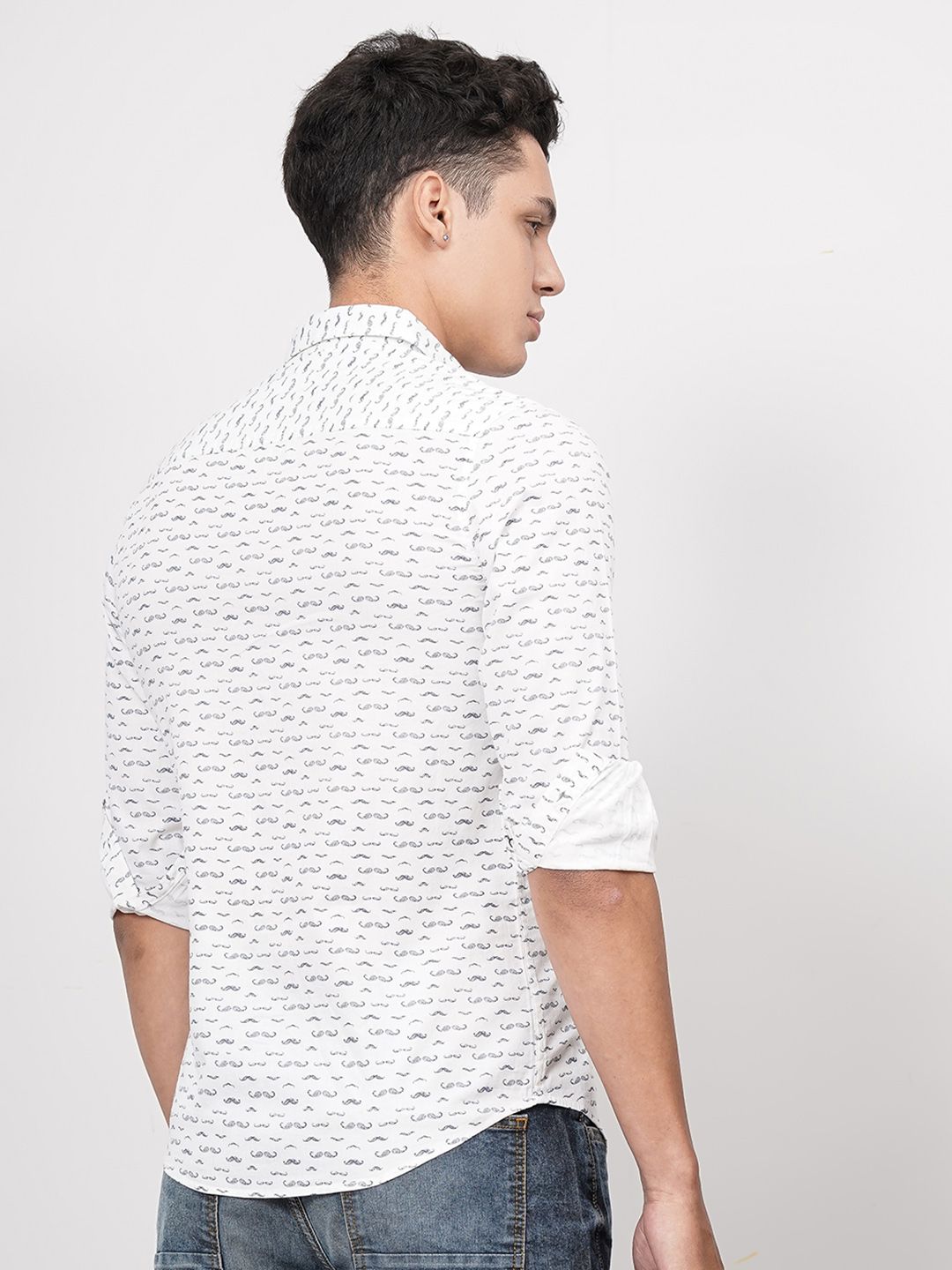 The Indian Garage Co Men White & Navy Blue Slim Fit Printed Casual Shirt