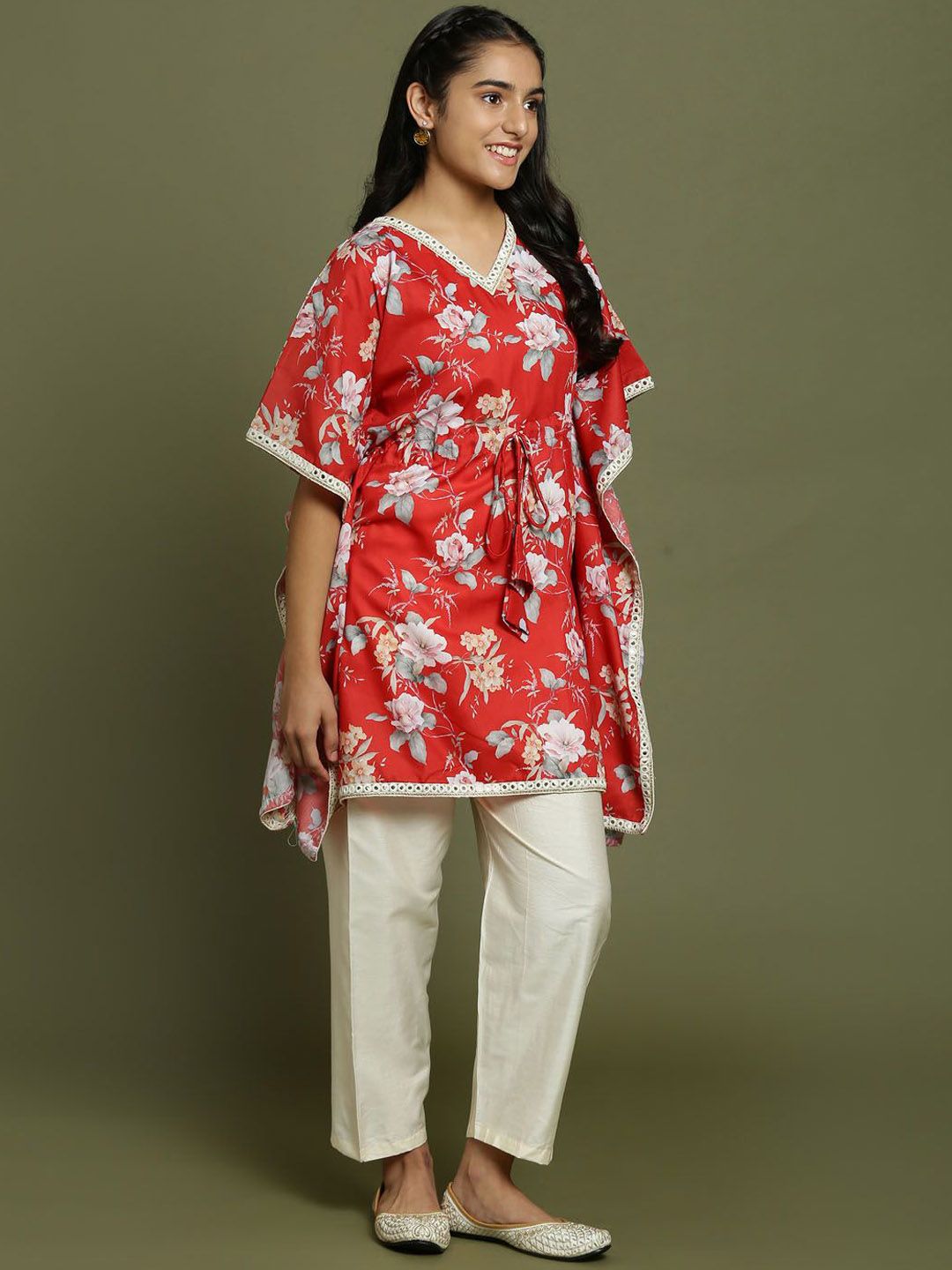 VASTRAMAY Girls Floral Printed Regular Mirror Work Kurta with Salwar