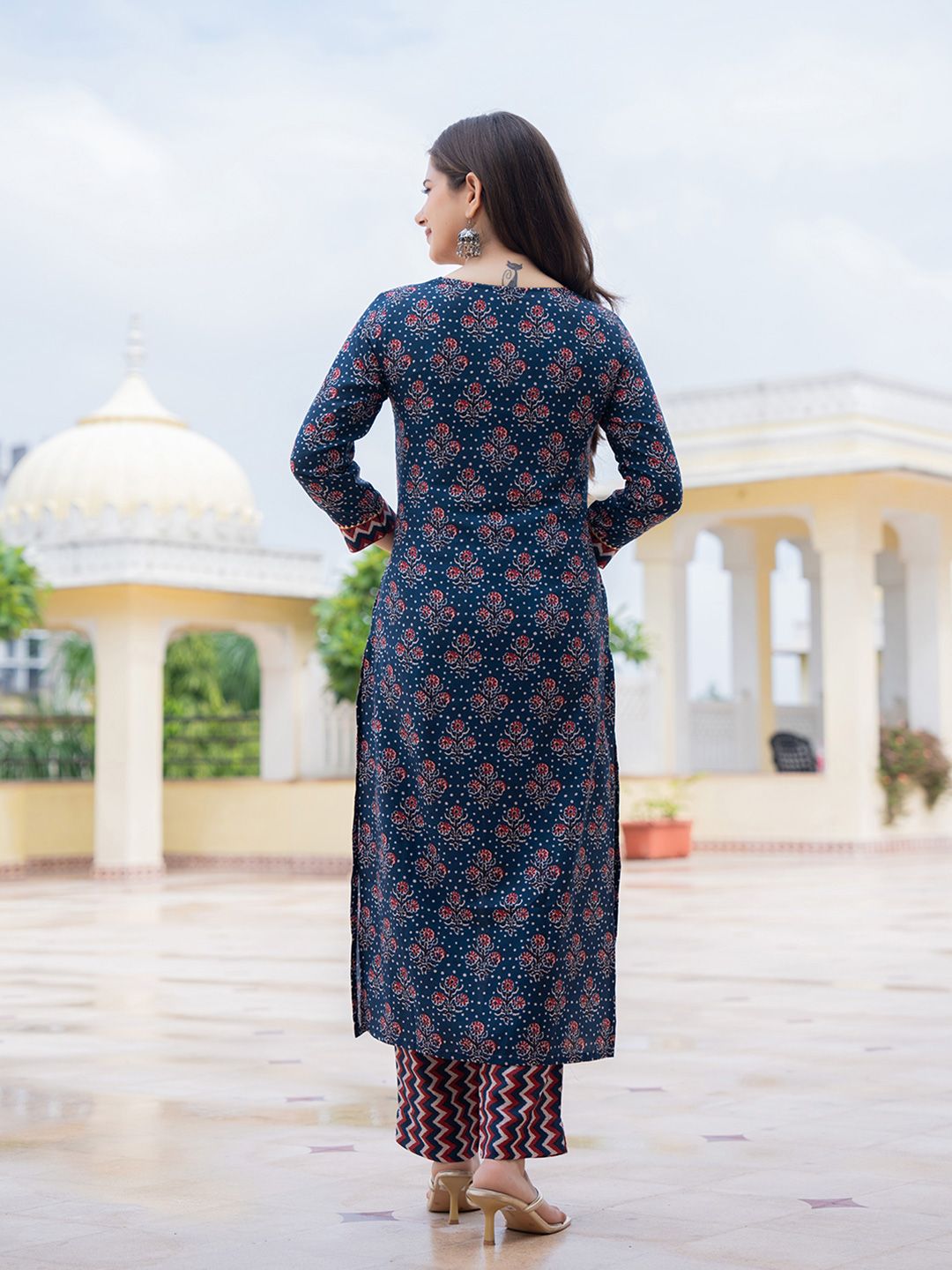 Kalini Floral dicetak lurus kurta dengan seluar & dupatta