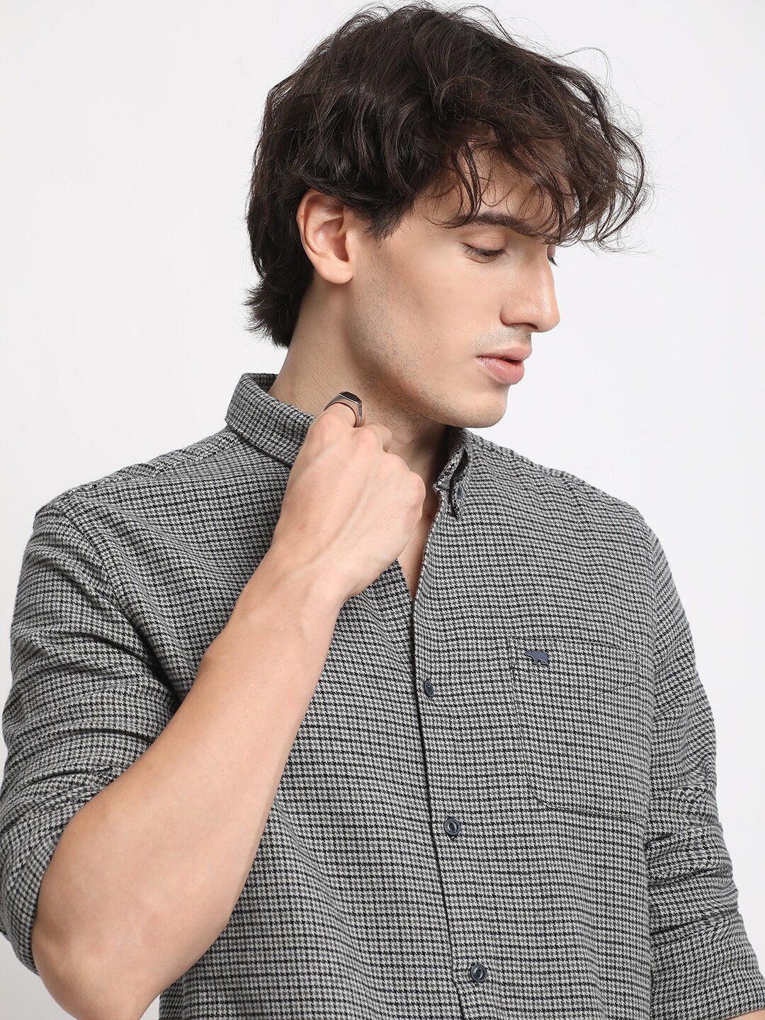 THE BEAR HOUSE Slim Fit Checked Spread Collar Long Sleeves Cotton Casual Shirt