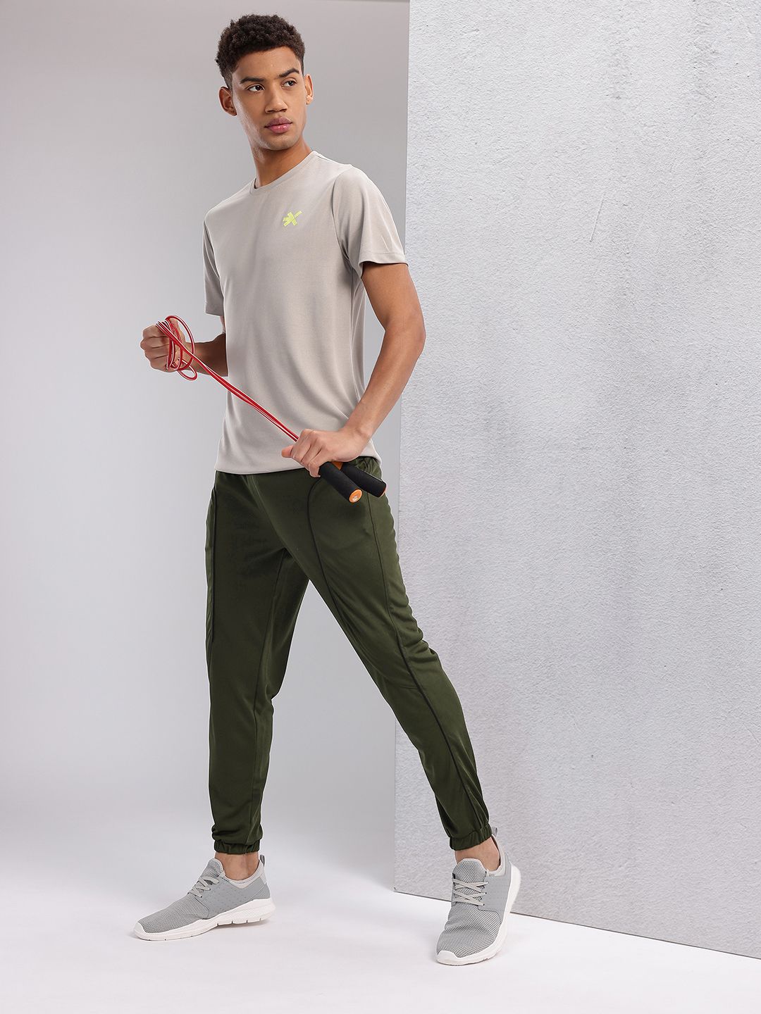 HRX by Hrithik Roshan Men Mid-Rise Rapid-Dry Training Joggers with Contrast Piping