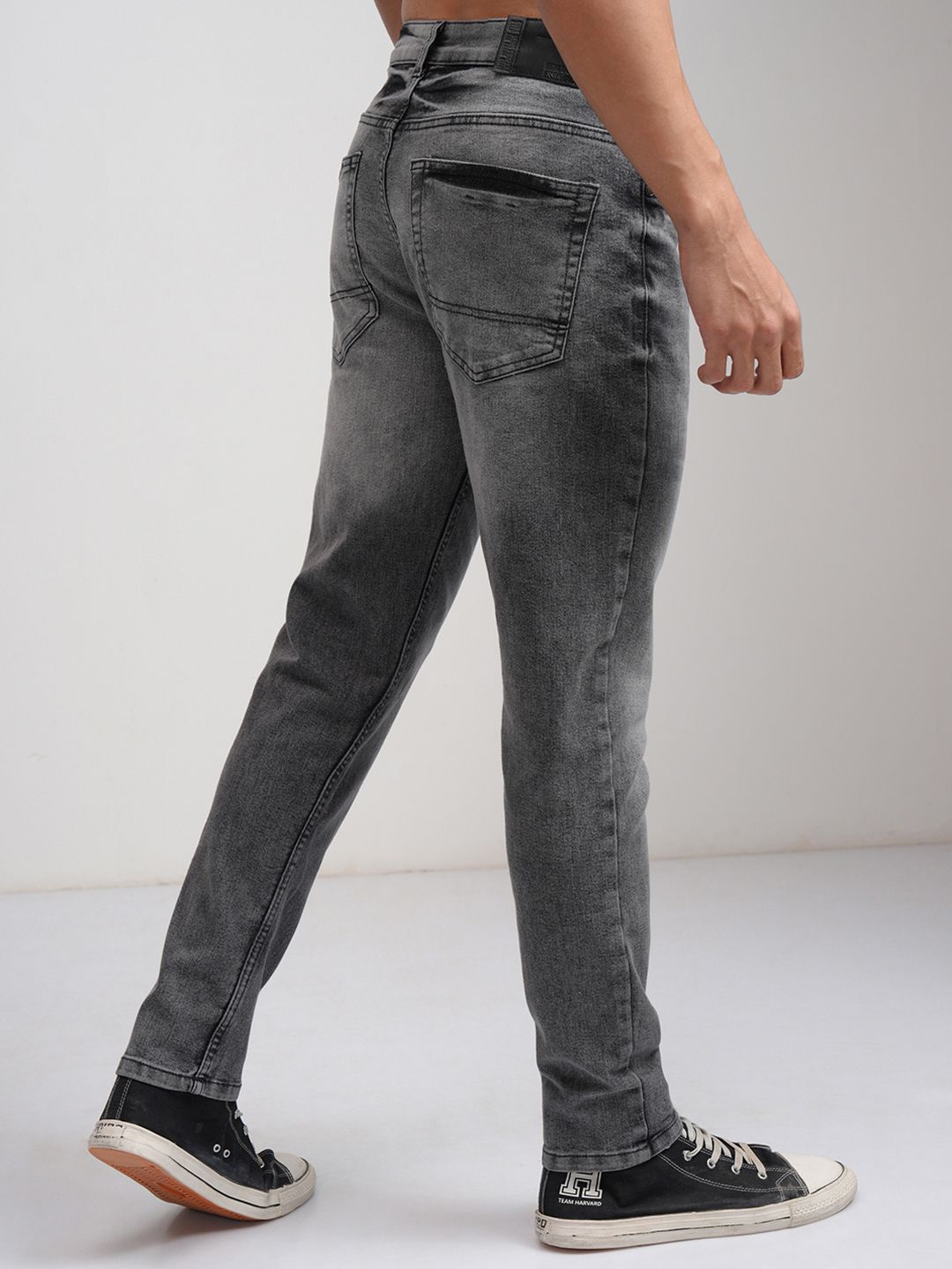HIGHLANDER Men Grey Tapered Fit Mid-Rise Clean Look Jeans