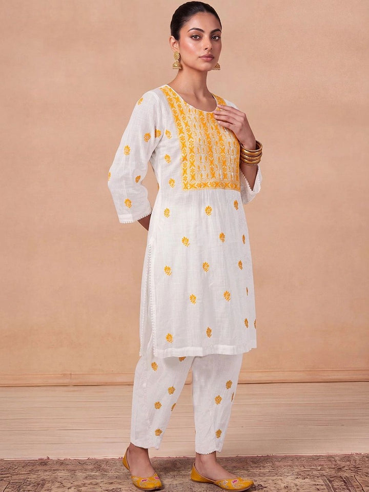 House of Chikankari Women Regular Chikankari Kurta with Trousers
