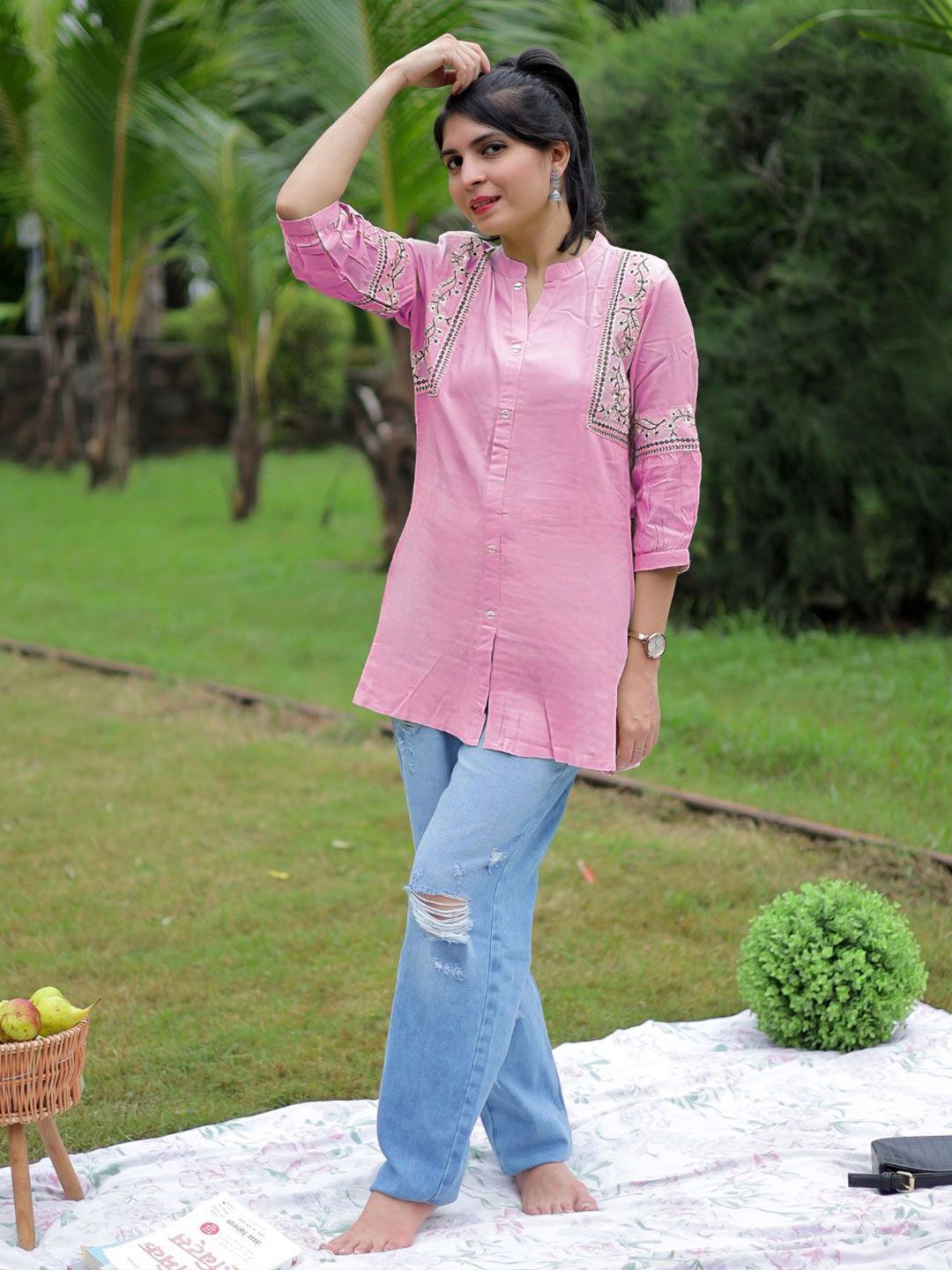 KALINI Ethnic Motifs Embroidered Kurti