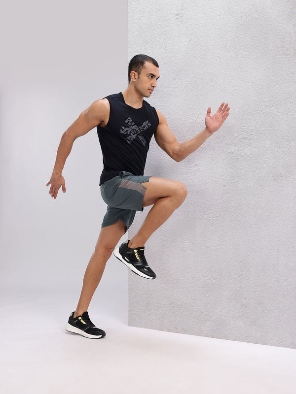HRX oleh Hrithik Roshan Men Mid-Rise Colourblocked Detail Rapid-Dry Shorts