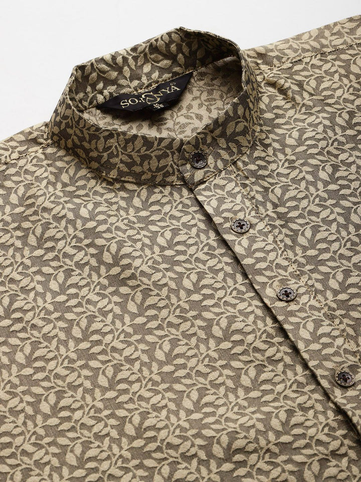 SOJANYA Men Grey & Beige Jacquard Silk Kurta with Churidar & Nehru Jacket