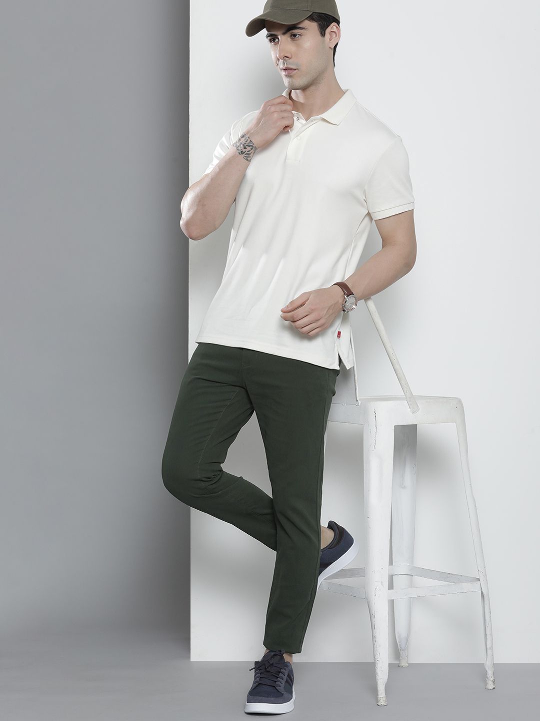 The Indian Garage Co Men Olive Green Solid Chinos Trousers