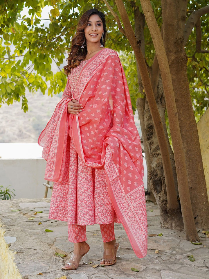 Kalini Ethnic Printed Gotta Patti Anarkali Pure Cotton Kurta dengan Seluar & Dupatta
