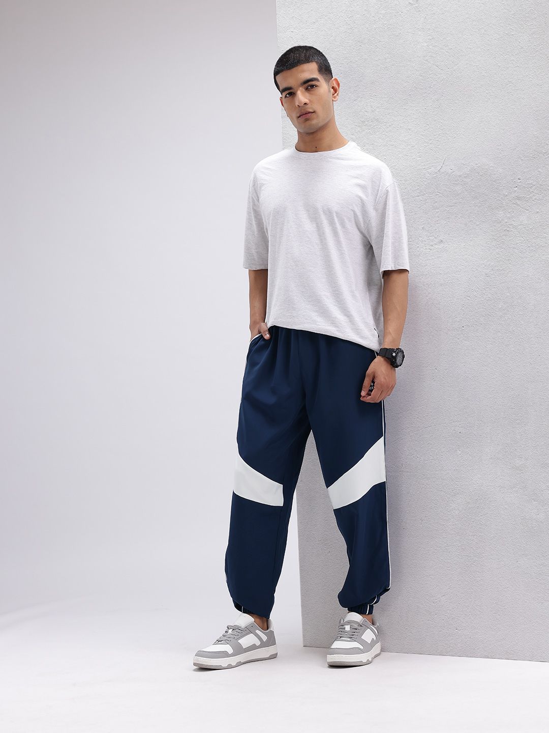 HRX by Hrithik Roshan Men Lifestyle Contrast Piping Detail Joggers
