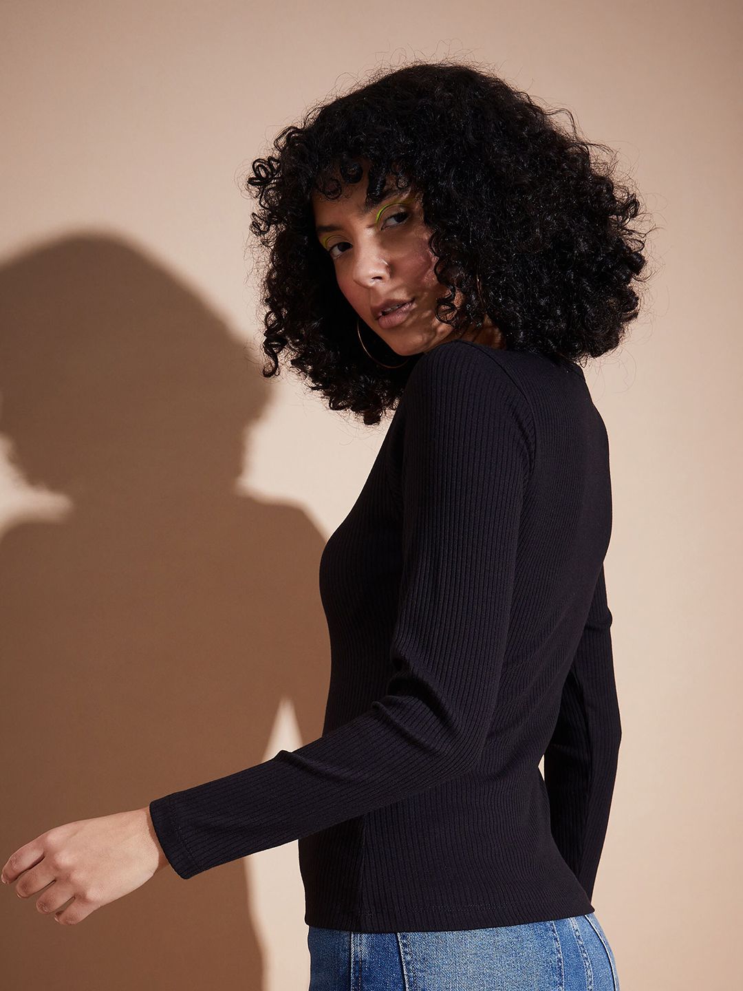 SASSAFRAS BASICS Ribbed V-Neck Fitted Top