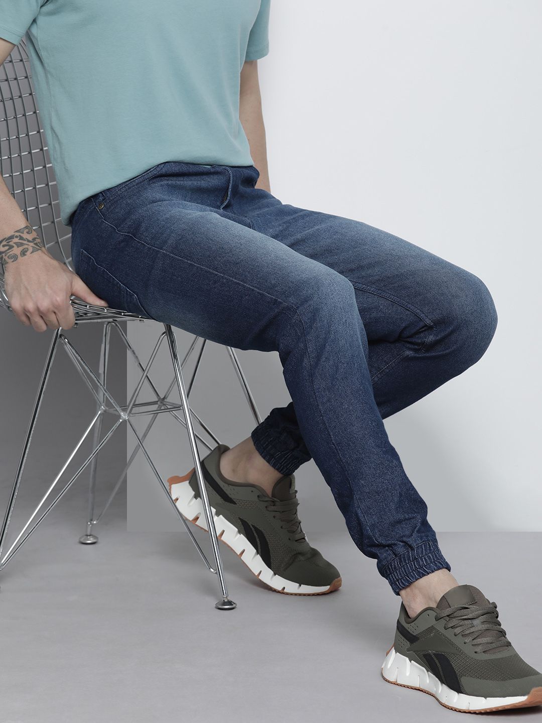 The Indian Garage Co Men Blue Light Fade Stretchable Jogger Jeans