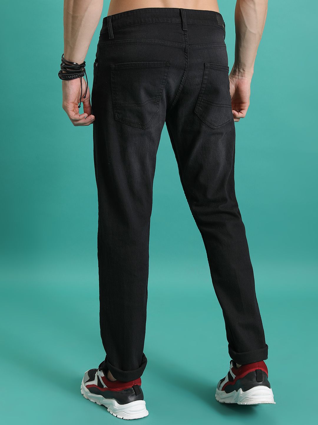 HIGHLANDER Men Tapered Fit Mid-Rise Clean Look Light Fade Stretchable Jeans