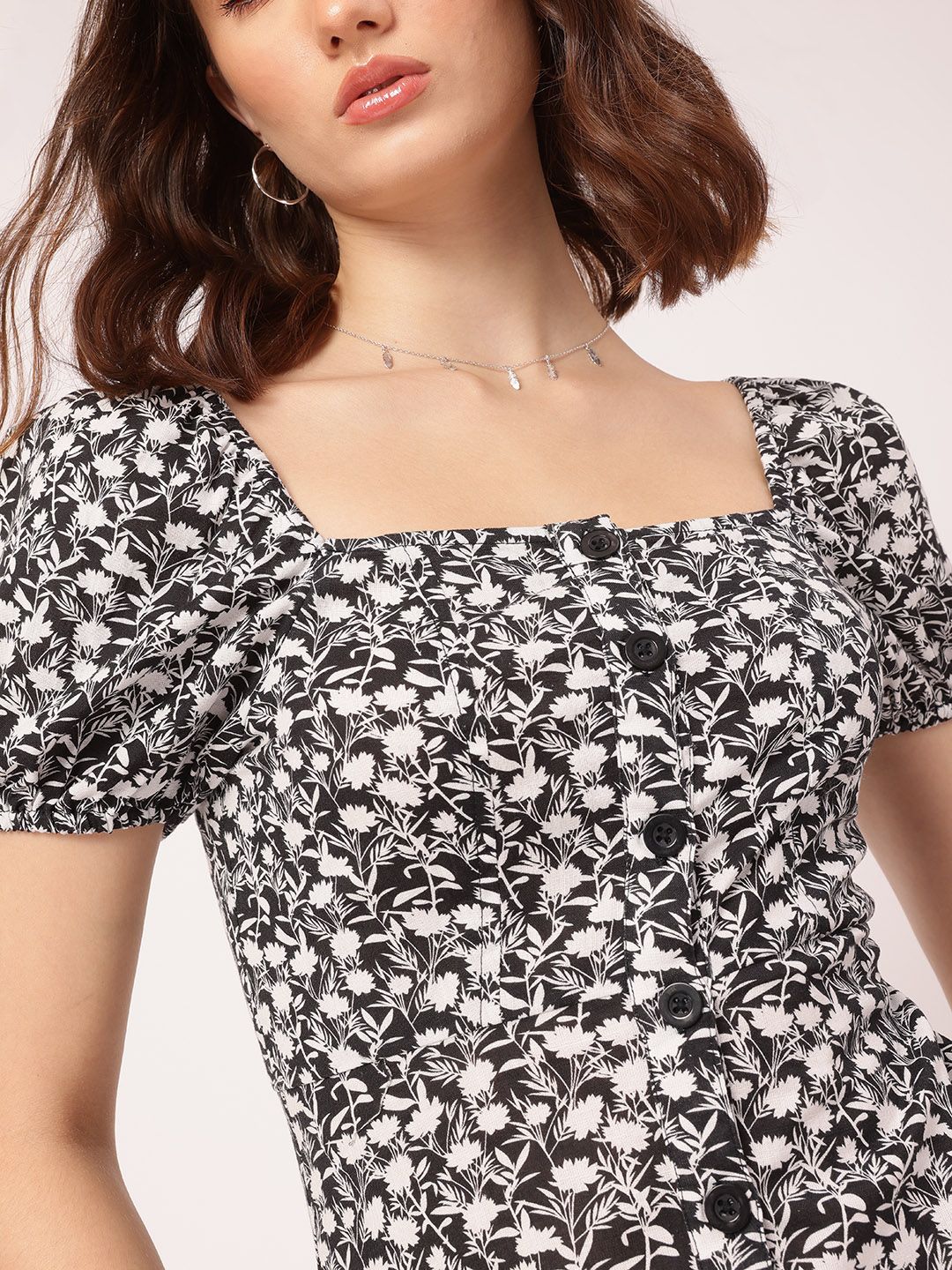 DressBerry Feisty Fashionista Square Neck Monochrome Printed Mini Dress
