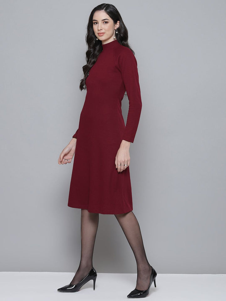 Gaun A-Line Berusuk Maroon SASSAFRAS