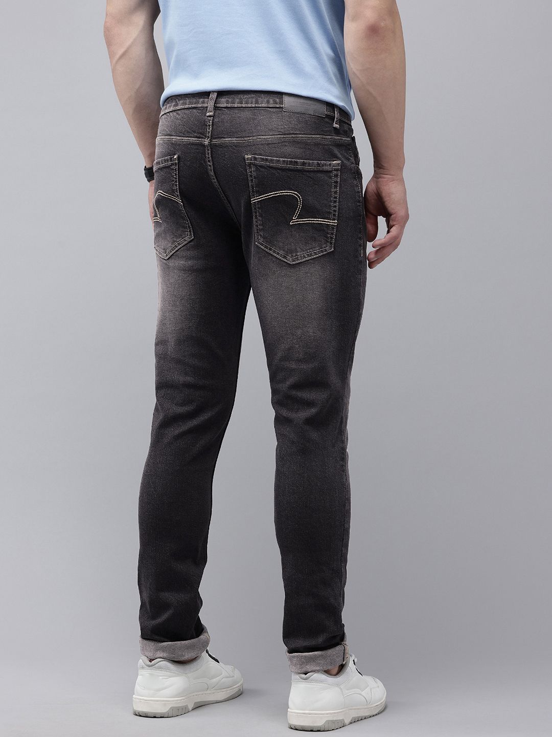 Spykar Men Slim sesuai dengan jeans yang boleh diperbaharui dengan cahaya rendah