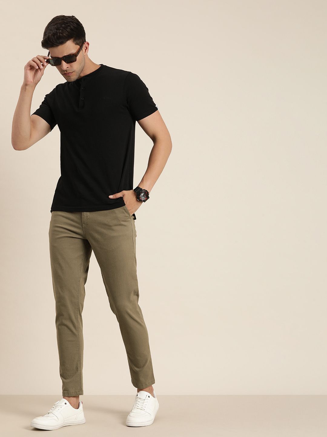 Difference of Opinion Men Solid Ankle-Length Chinos Trousers