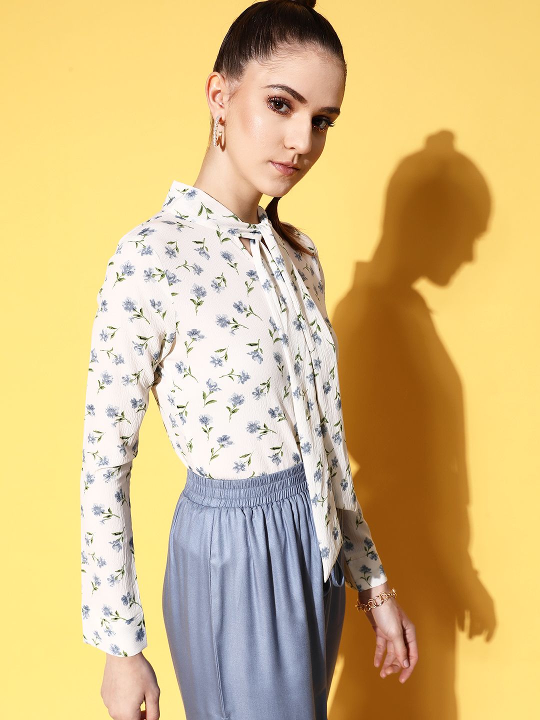 Berrylush White Floral Print Tie-Up Neck Crepe Top