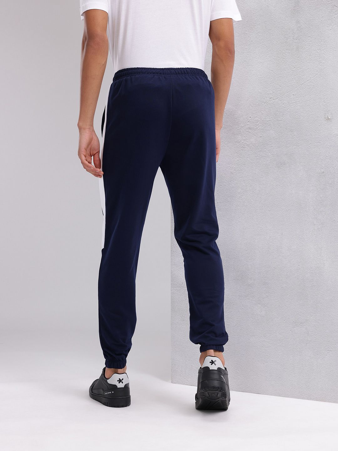 HRX by Hrithik Roshan Men Solid Joggers With Contrast Panel