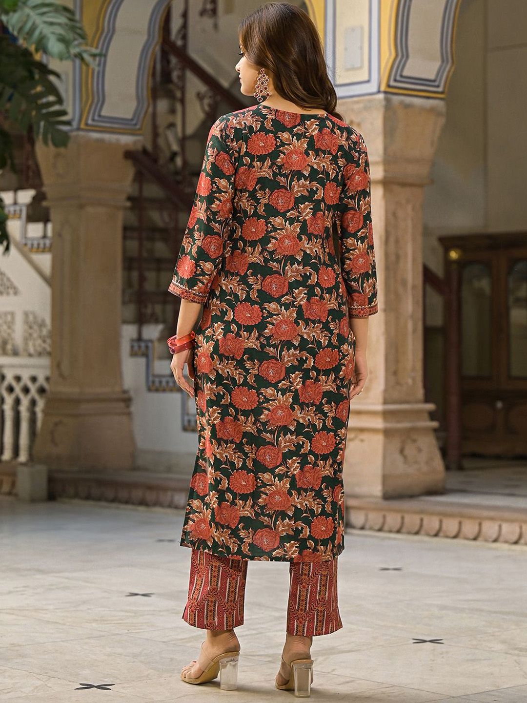 KALINI Women Floral Printed Round Neck Straight Kurta with Trousers & With Dupatta
