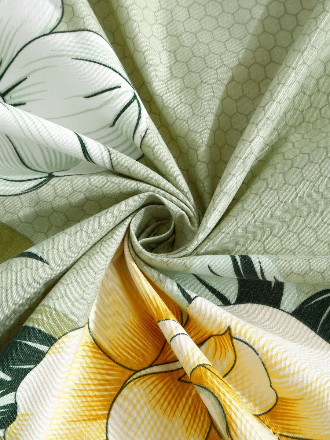 Aura Green Floral Polycotton 300 TC King Fine Bedsheet dengan 2 Sarung Bantal-98 x 89 inci