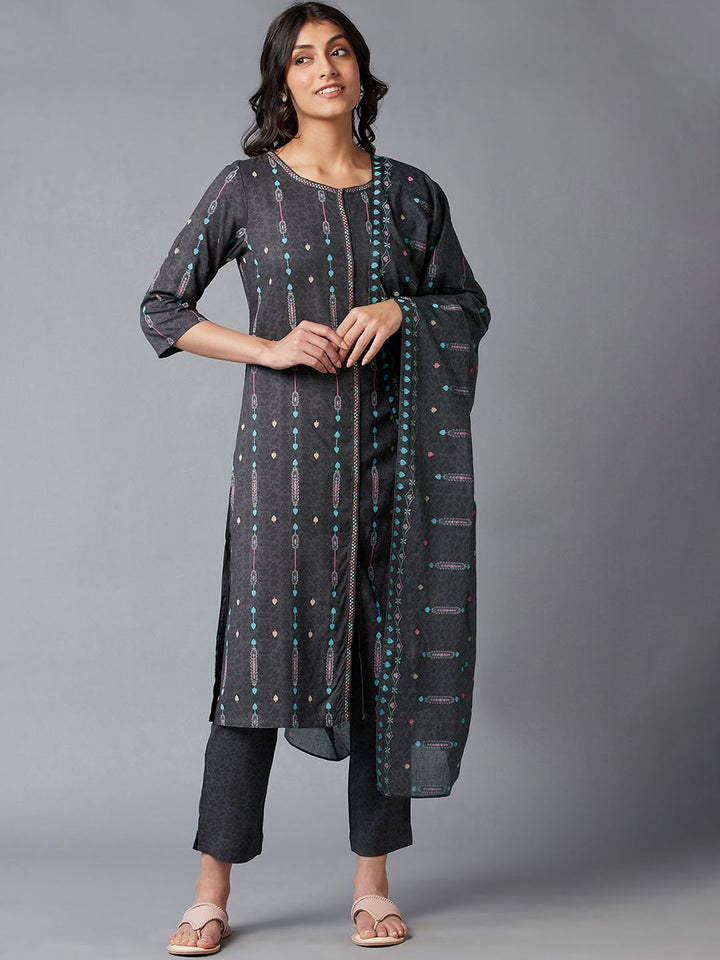 W Geometric Print Rayon Kurta With Slim Pant & Dupatta