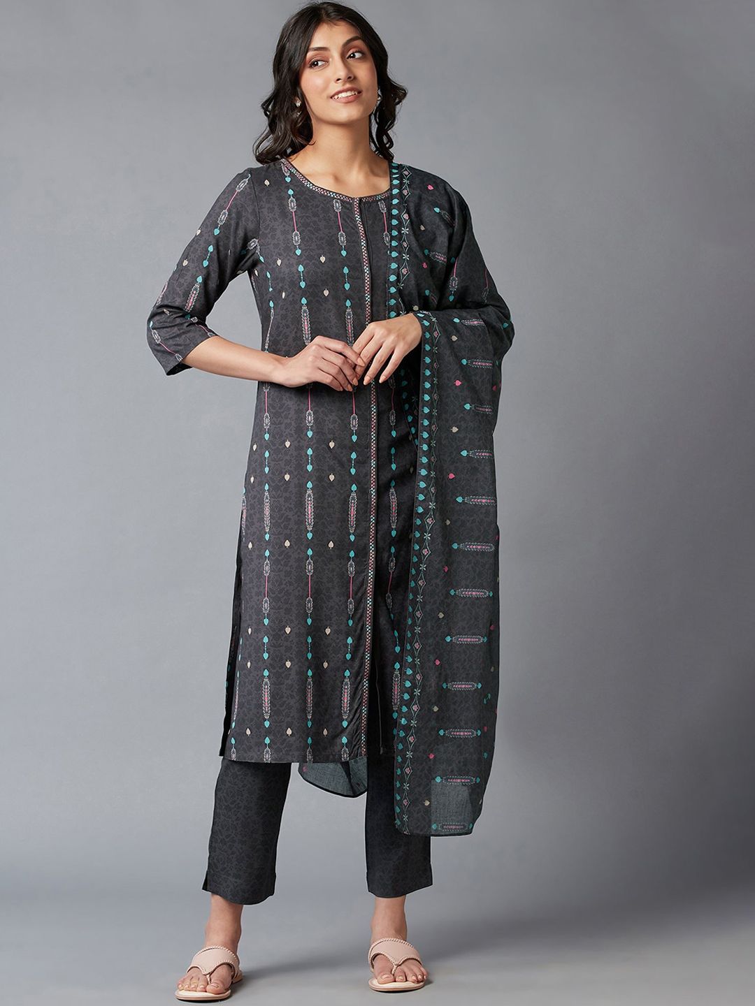 W Geometric Print Rayon Kurta With Slim Pant & Dupatta