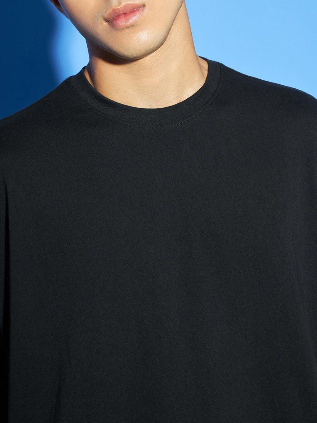 Bewakoof Men Black Solid Round Neck T-shirt