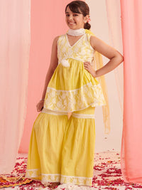 pspeaches Girls Floral Embroidered Regular Kurta with Sharara & With Dupatta