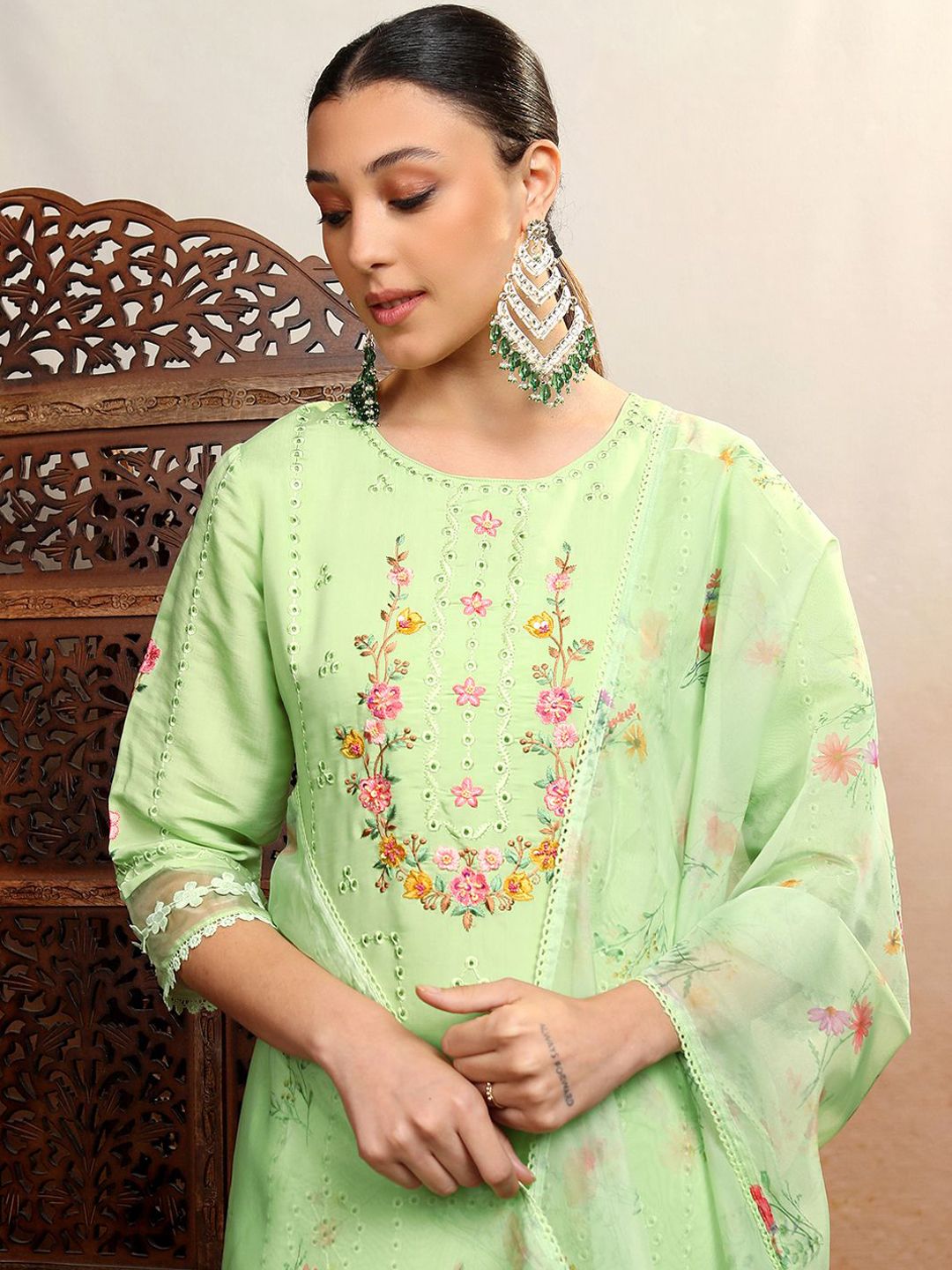Vishudh Floral Embroidered Thread Work Straight Kurta With Trousers & Dupatta