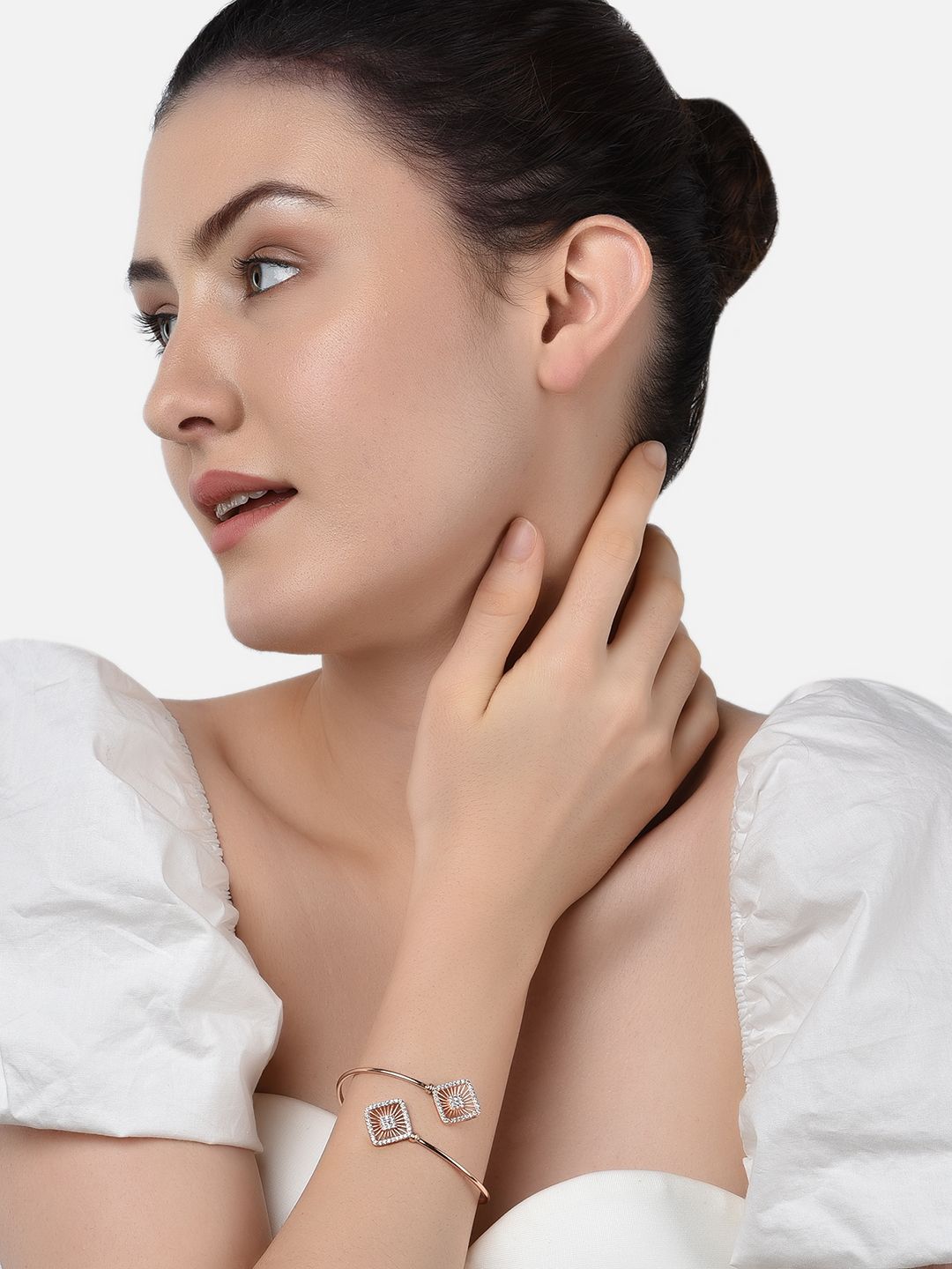Set Wanita Zaveri Pearls 2 Gelang Kada Loyang Mawar Emas Cubic Zirconia
