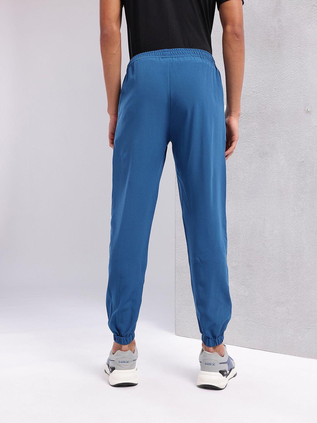 HRX by Hrithik Roshan Men Lifestyle Mid-Rise Side Striped Joggers