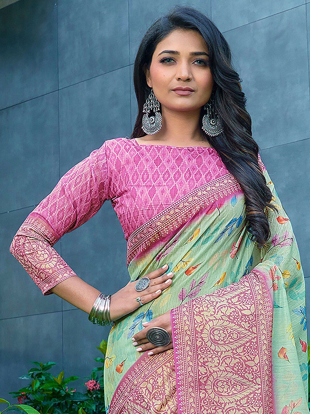 Saree mall Floral Printed Silk Blend Zari Banarasi Sarees