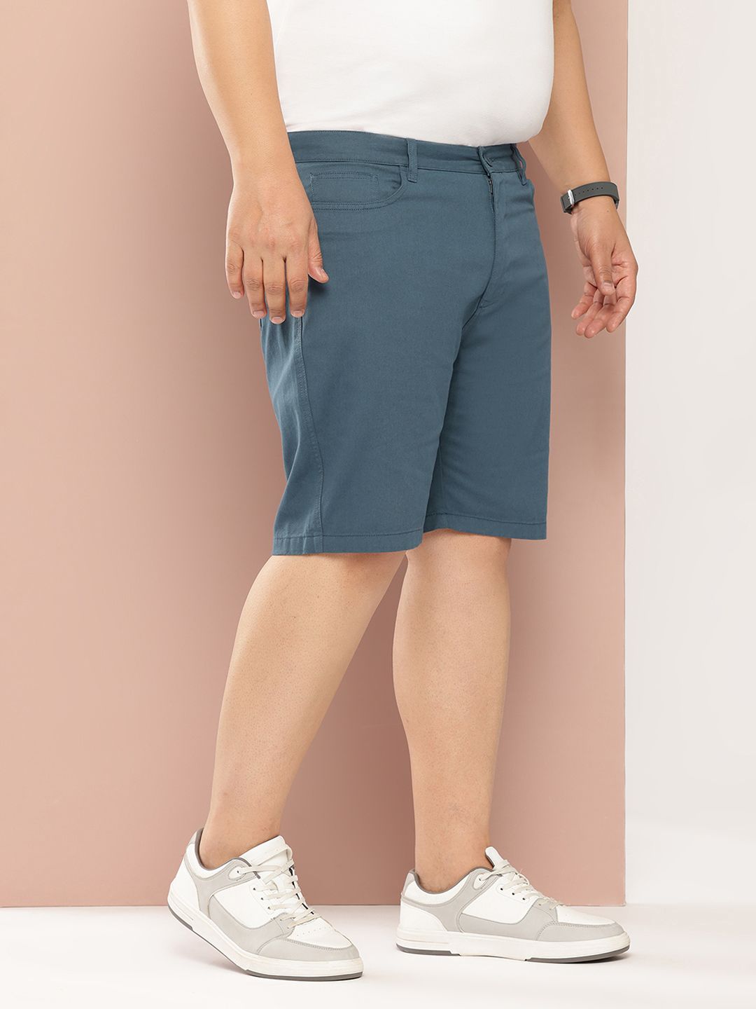 Thomas Scott Men Solid Mid Rise Regular Fit Cotton Chino Shorts