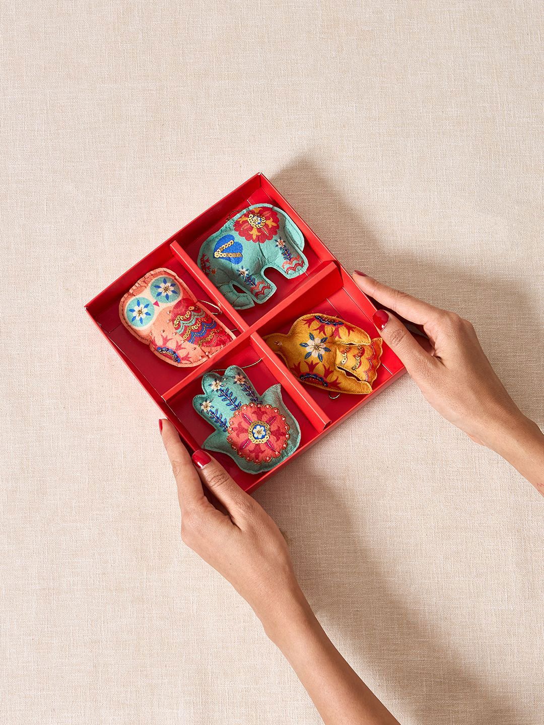 Chumbak 4 pcs Merry Magical Charms Home Gift Set