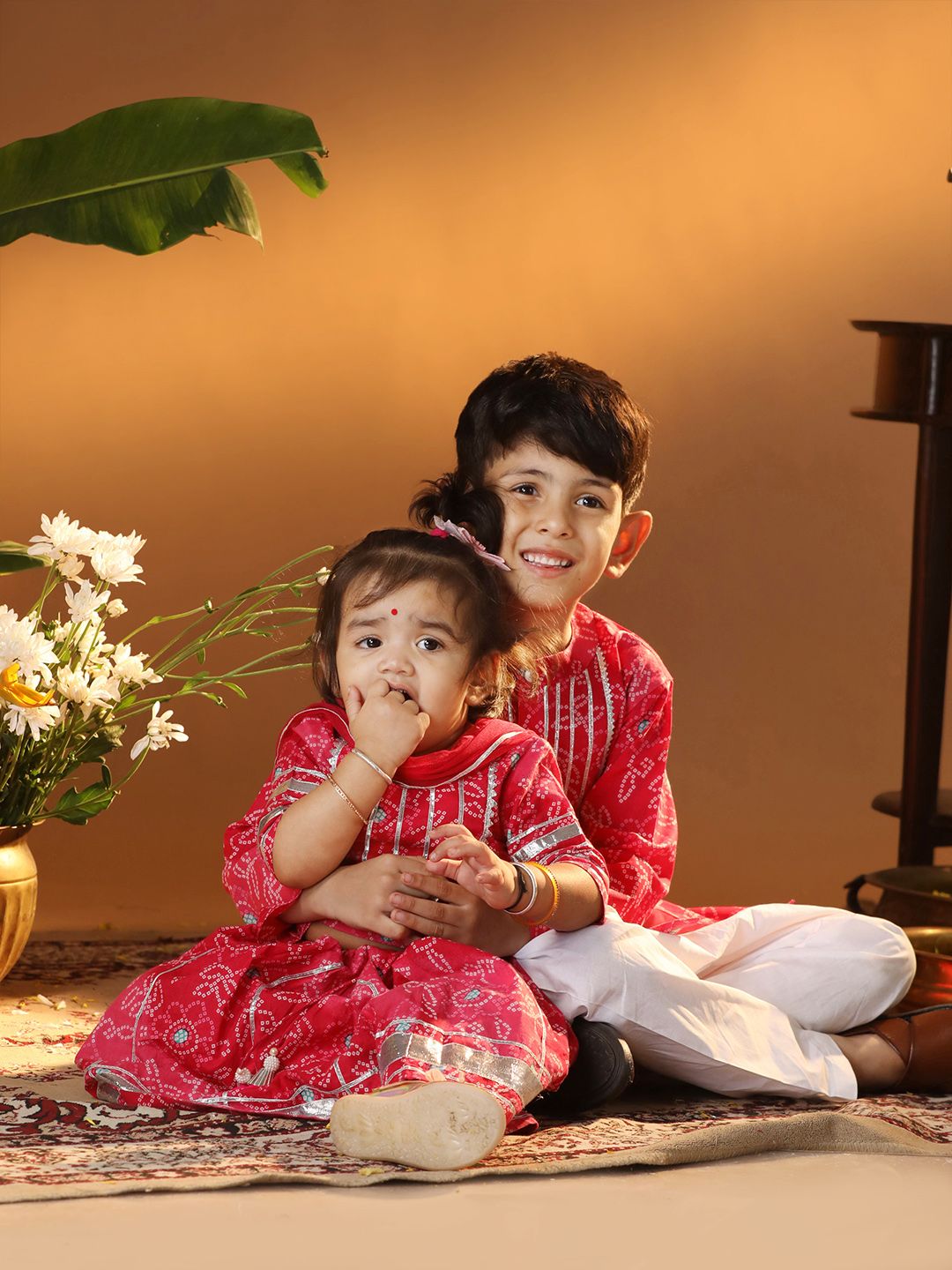 VASTRAMAY Boys Bandhani Printed Band Collar Pure Cotton Straight Kurta With Pyjamas