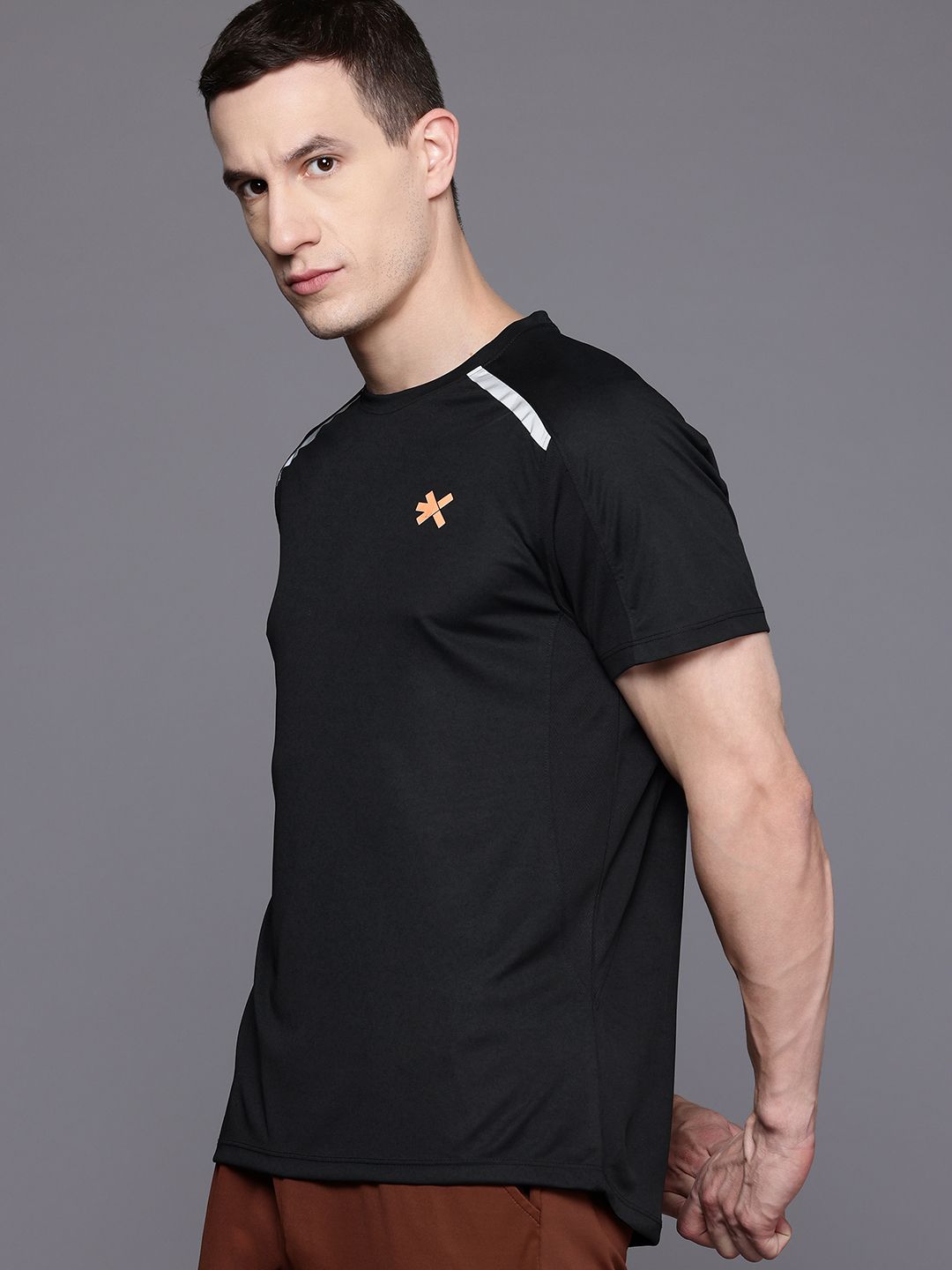 HRX by Hrithik Roshan Rapid-Dry Solid Training T-shirt with Reflective Detail