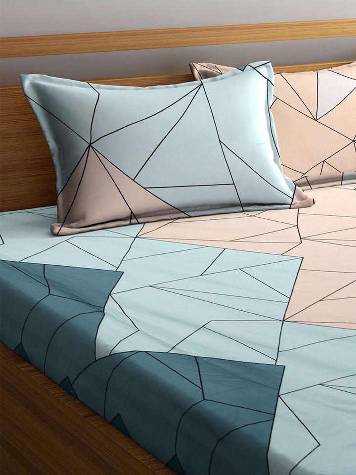 KLOTTHE Blue & Pink Geometric 300 TC King Fitted Bedsheet With 2 Pillow Covers