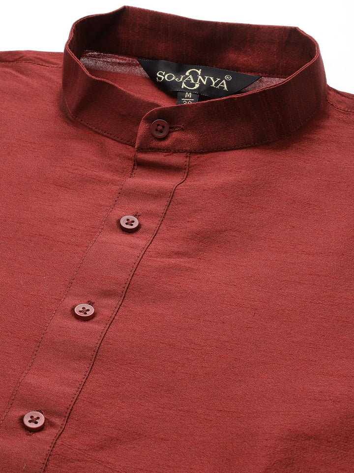 SOJANYA Men Maroon Kurta dengan Churidar dengan Jaket Nehru