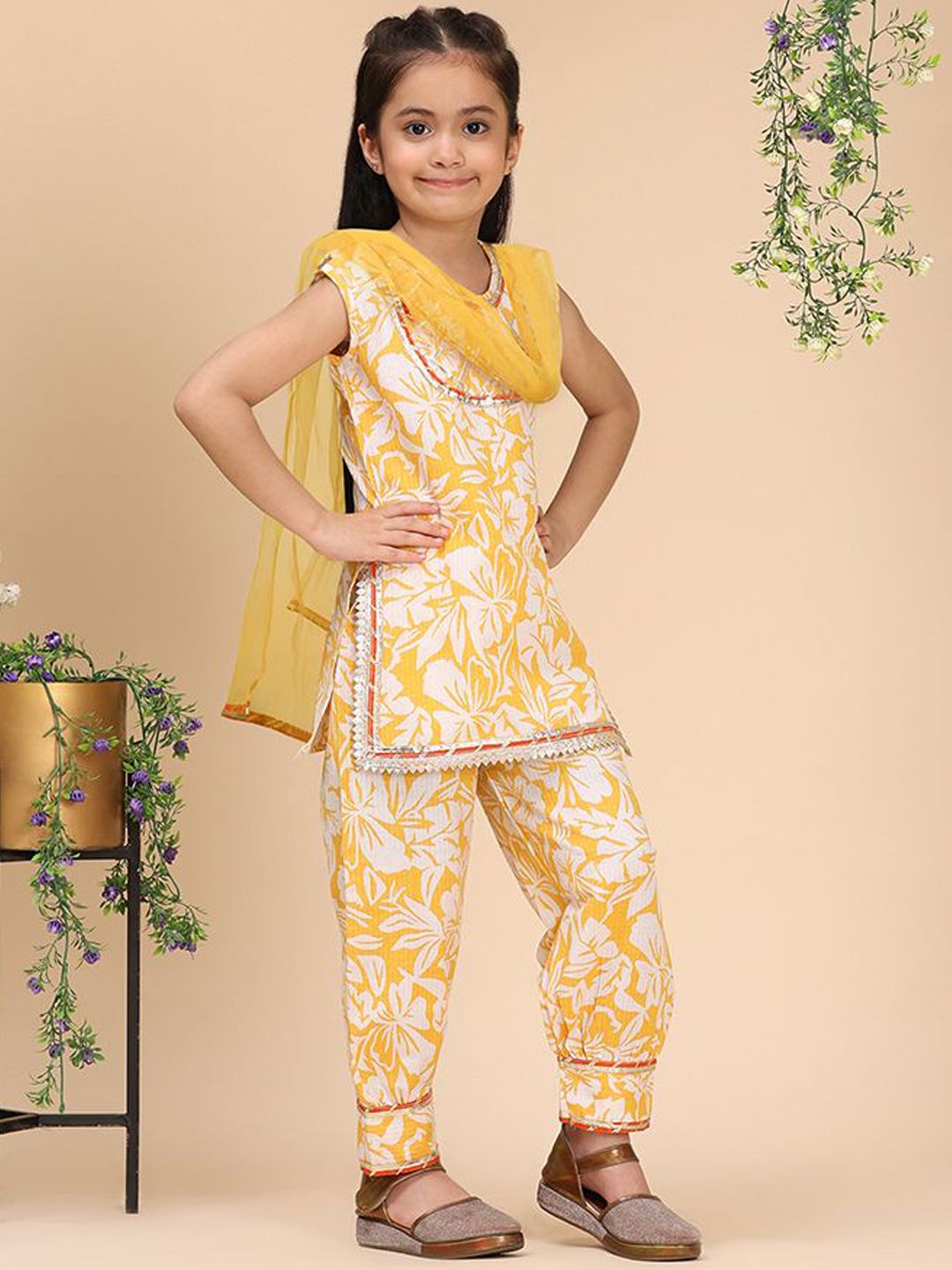 Cutiekins Girls Floral Printed Empire Straight Kurta Salwar With Dupatta