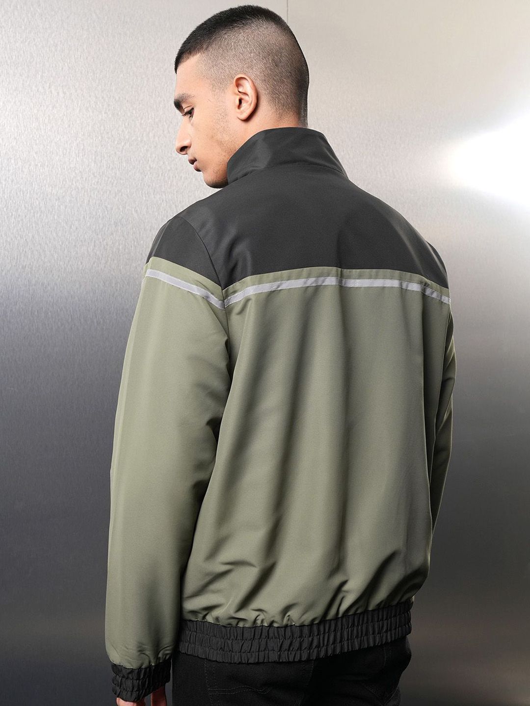 HIGHLANDER Men Colourblocked Sporty Jacket with Patchwork