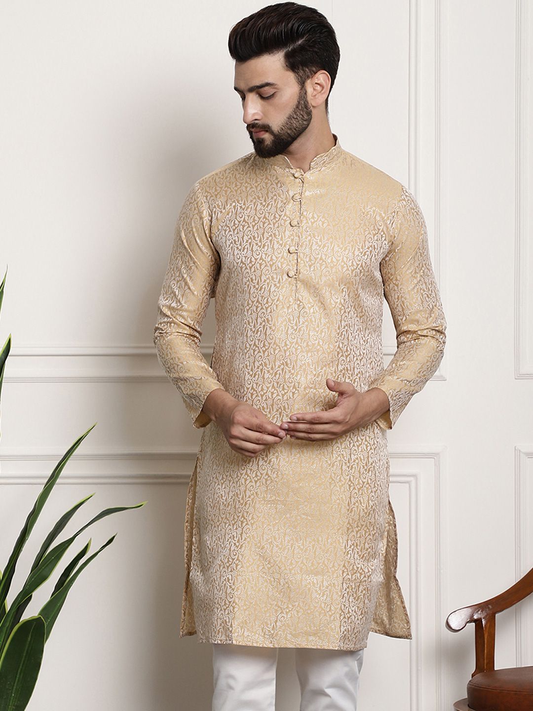 SOJANYA Men Gold-Toned & Cream-Coloured Ethnic Motifs Jacquard Kurta