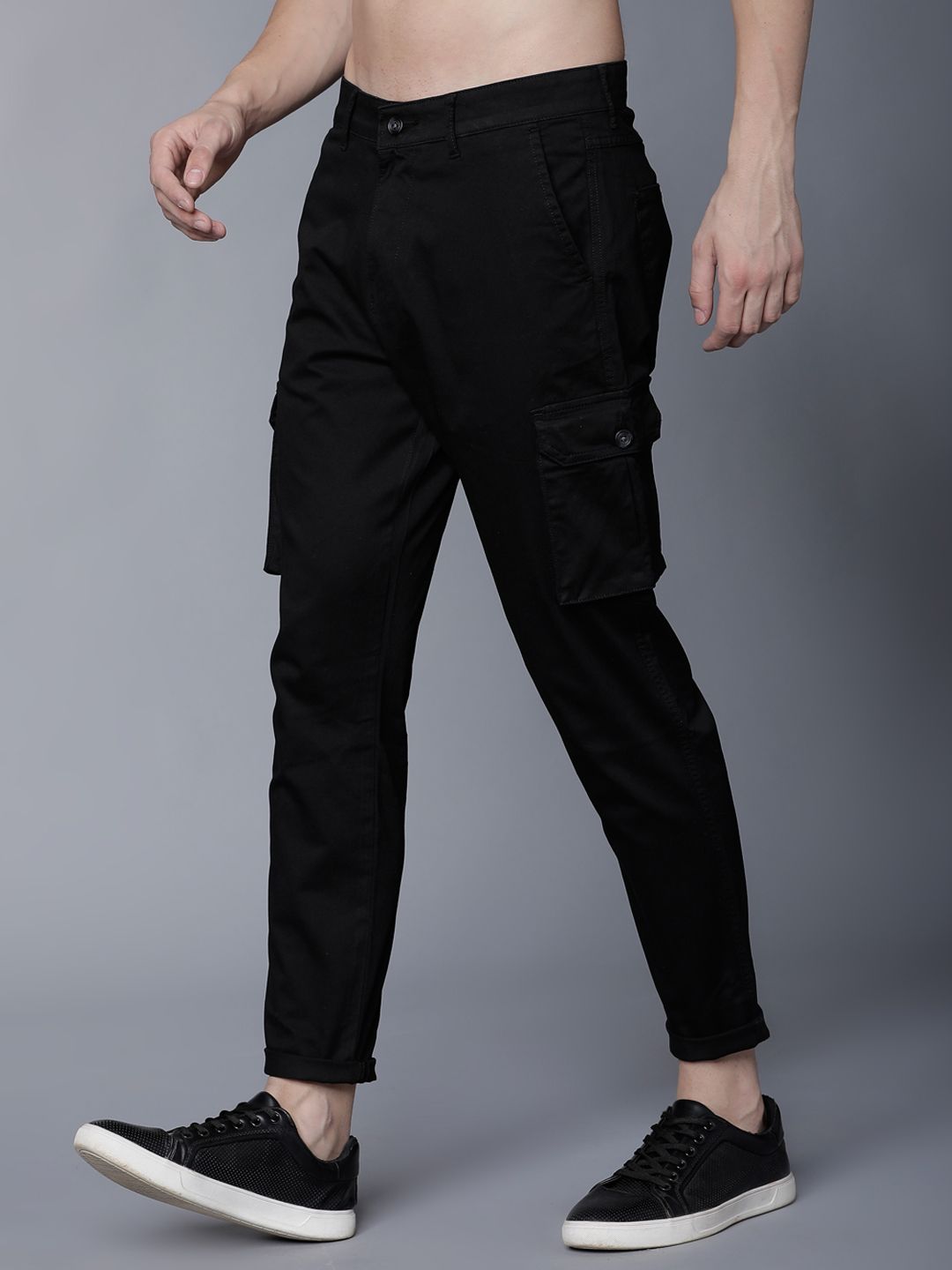 HIGHLANDER Men Black Slim Fit Solid Cargos