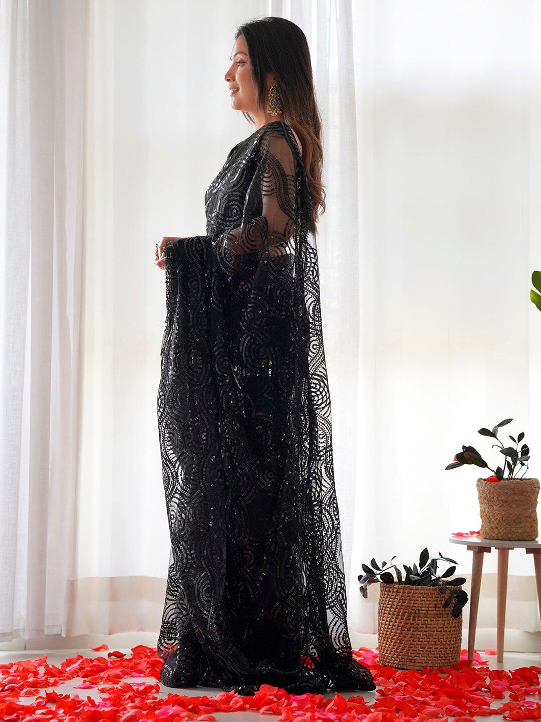Saree mall Embellished Sequinned Net Sarees